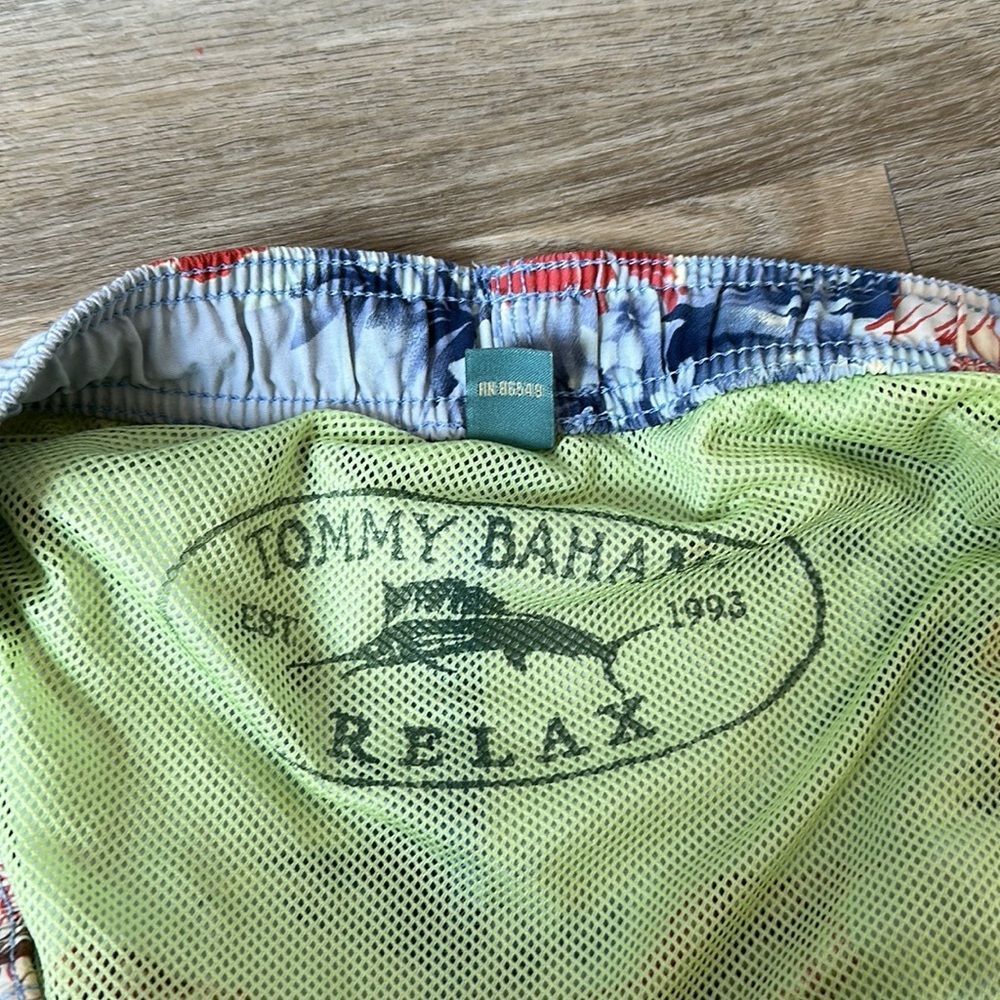 TOMMY BAHAMA RELAX BLUE HAWAIIAN GIRL SHORTS MENS LARGE - Picture 7 of 8